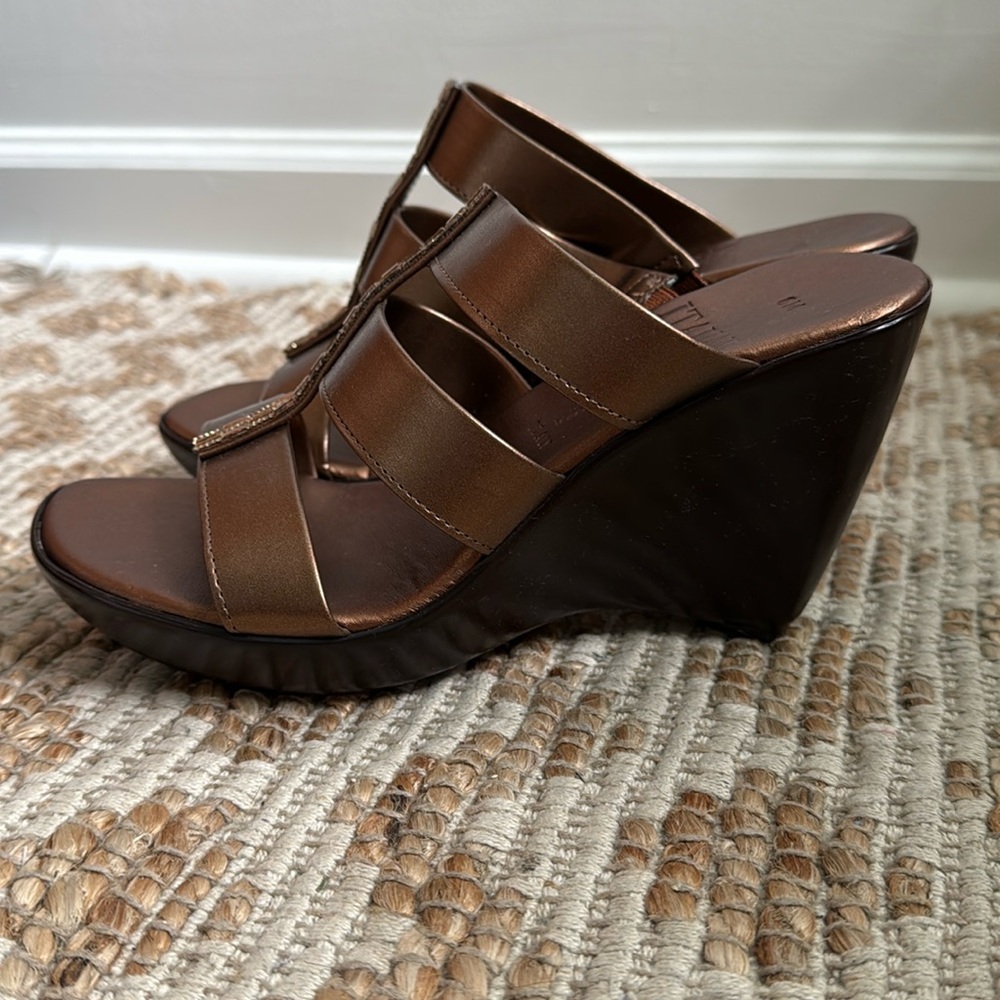 Italian Shoemakers Wedge Slip ons Metallic Bronze - Picture 2 of 4